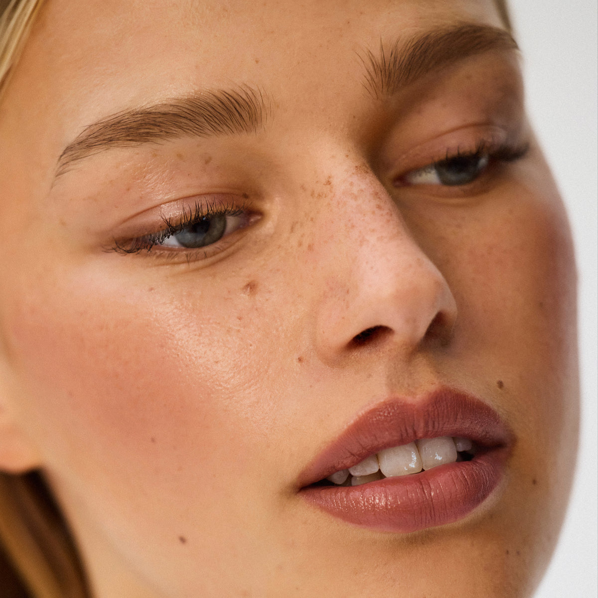 Light skin tone model wearing Impressionist Multistick in Nuance